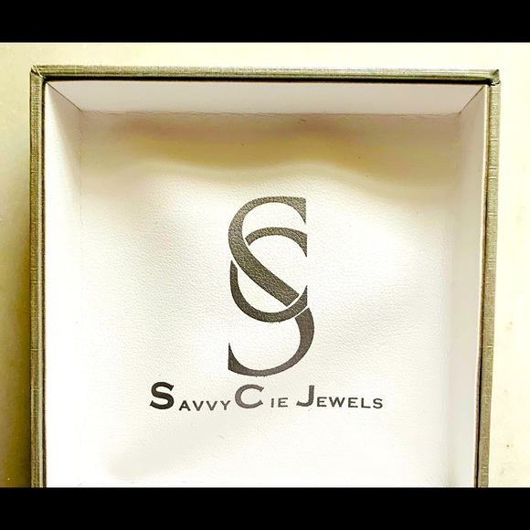 SAVVY CIE JEWELS Silver Fleur De Lis Earrings - Picture 2 of 2